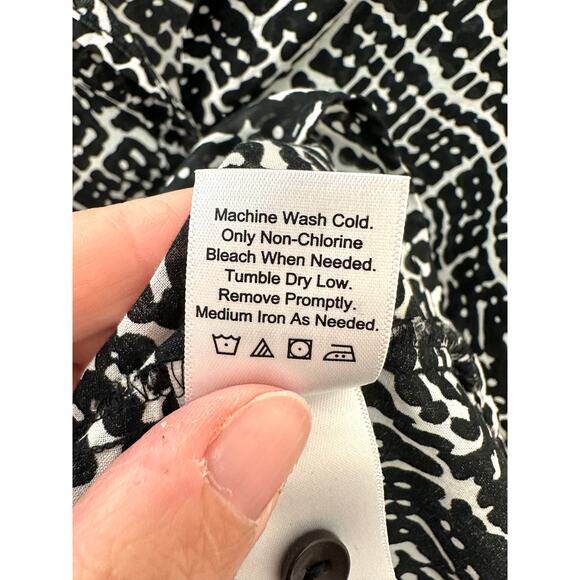 COLDWATER CREEK | Plus Size No Iron Black White Geometric Lightweight Blouse |2X - Picture 7 of 7